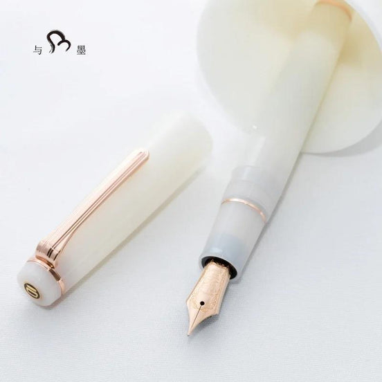 Nagasawa White Porcelain, China Exclusive, 21K Gold, Weather Vane Rooster Engraving, Sailor Fountain Pen