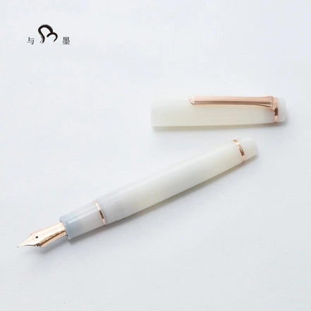 Nagasawa White Porcelain, China Exclusive, 21K Gold, Weather Vane Rooster Engraving, Sailor Fountain Pen