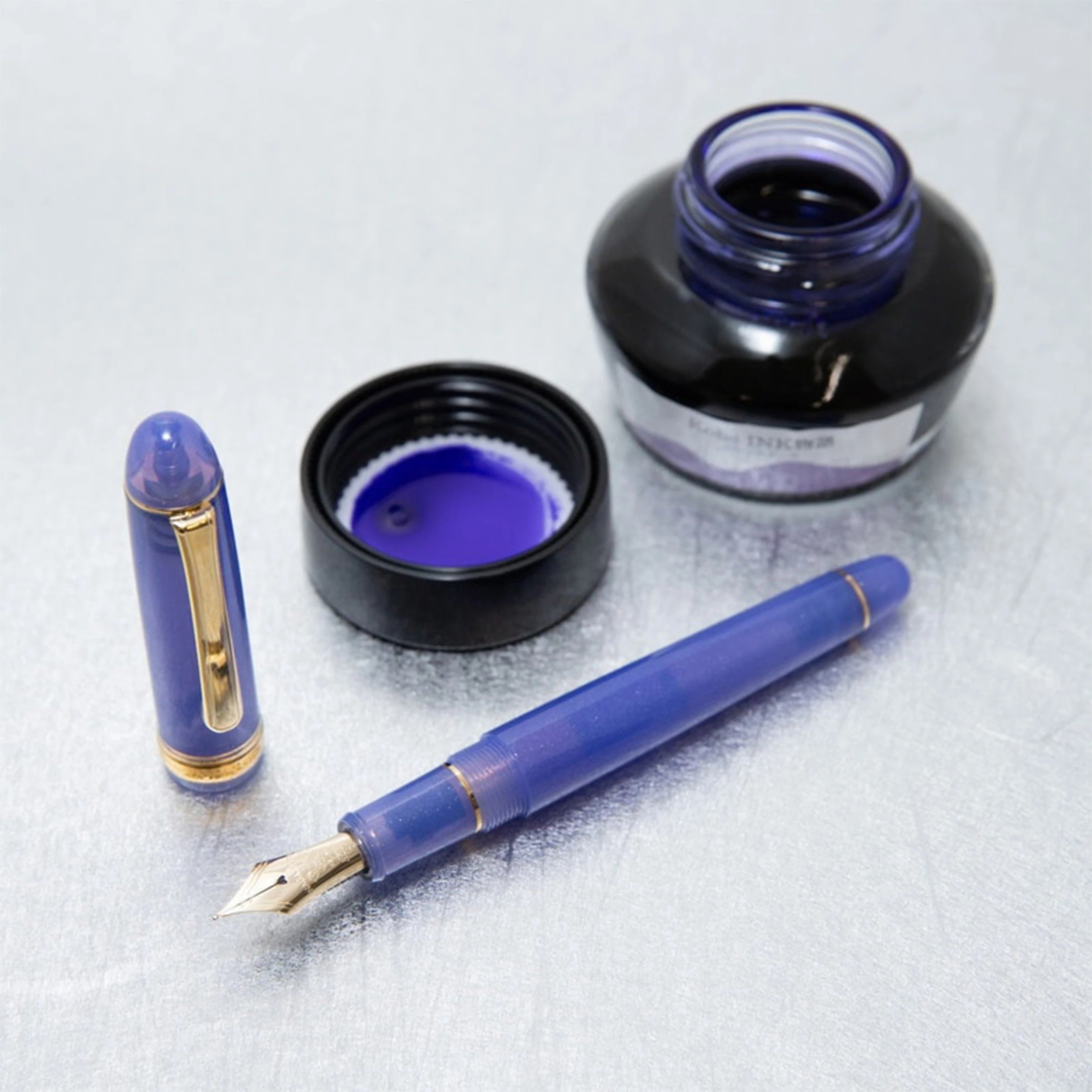 Nagasawa Exclusive Rokko Hydrangea, 14K Gold Platinum Fountain Pen with Weather Vane Engraving