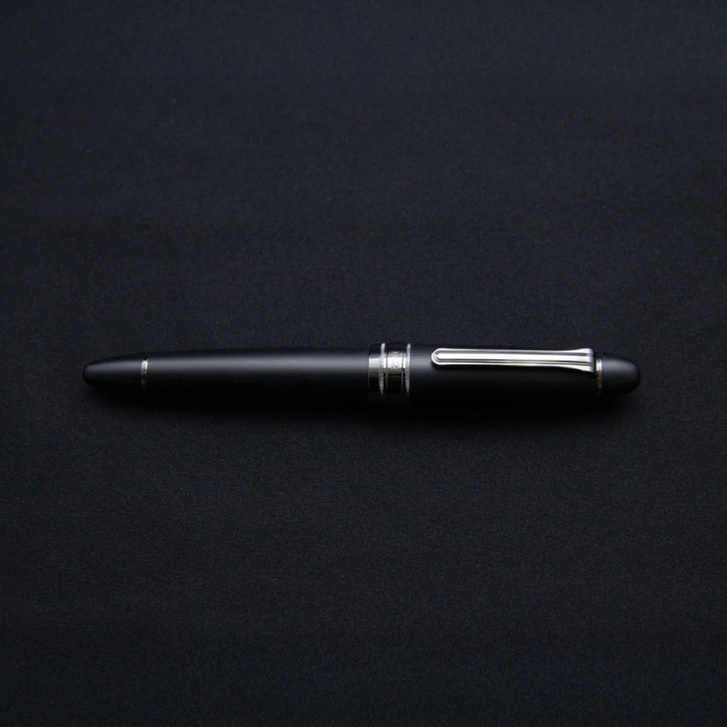Nagasawa PenStyle DEN Exclusive Edition: Black Sailor Fountain Pen with 21K Gold Nib (M/B Tip Grades)