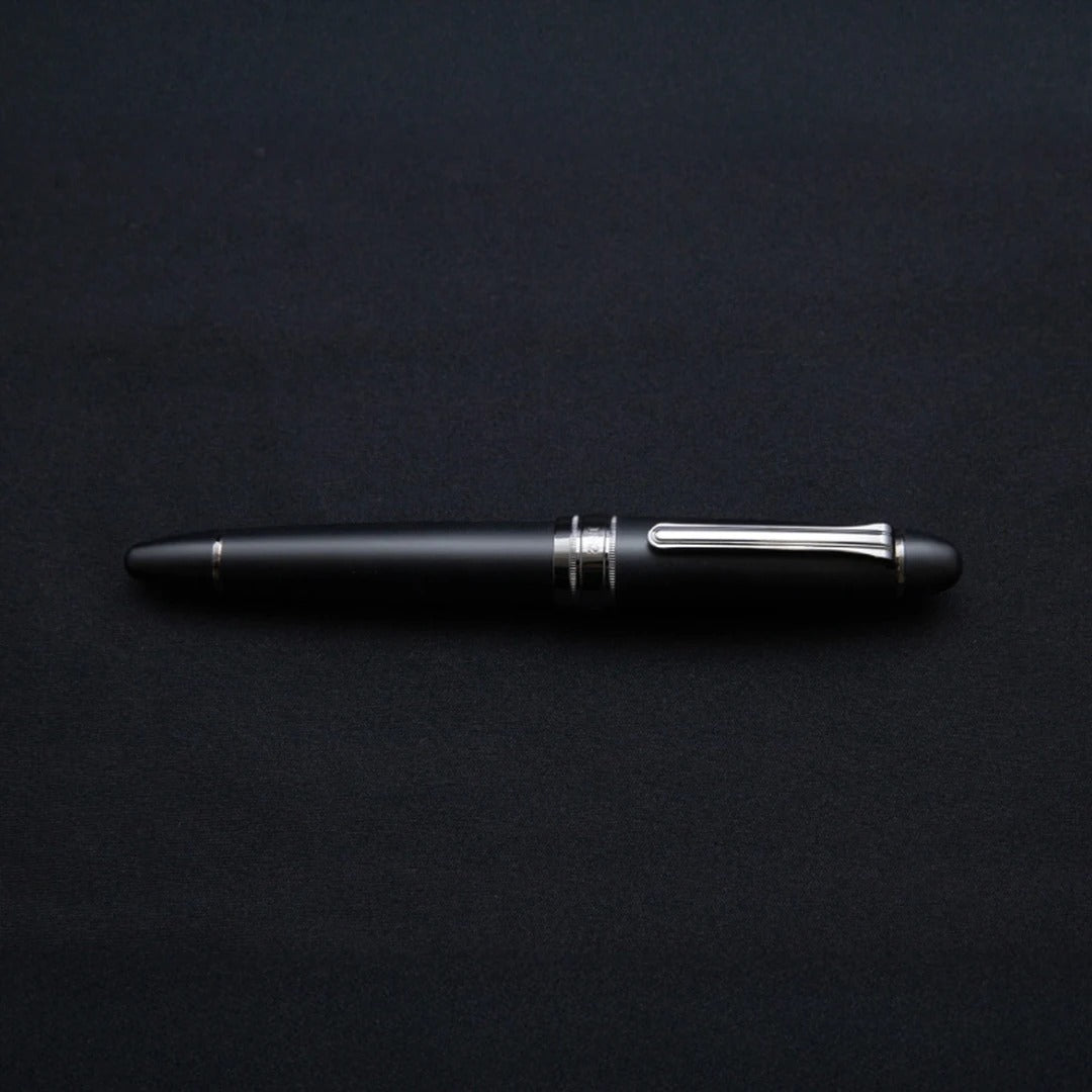 Nagasawa PenStyle DEN Exclusive Edition: Black Sailor Fountain Pen with 21K Gold Nib (M/B Tip Grades)