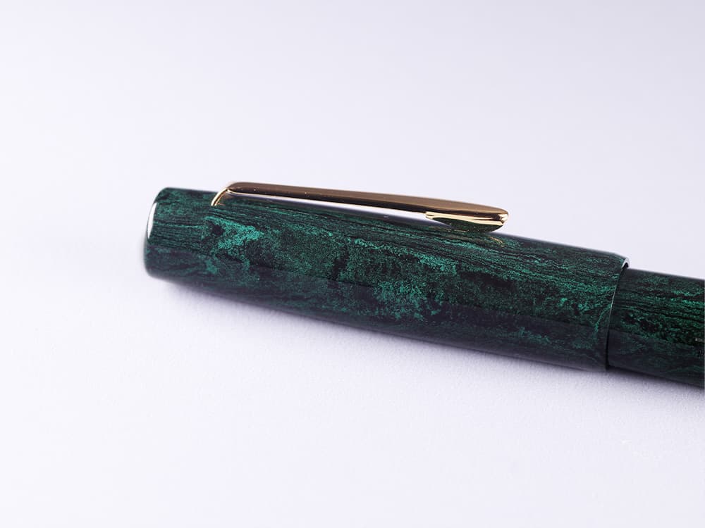 Eboya Brand - 棗 NATSUME Series Fountain Pen M size | Limited-Edition Color: Green & Black Patterned Finish | Hard Rubber Body | 14K Gold Nib