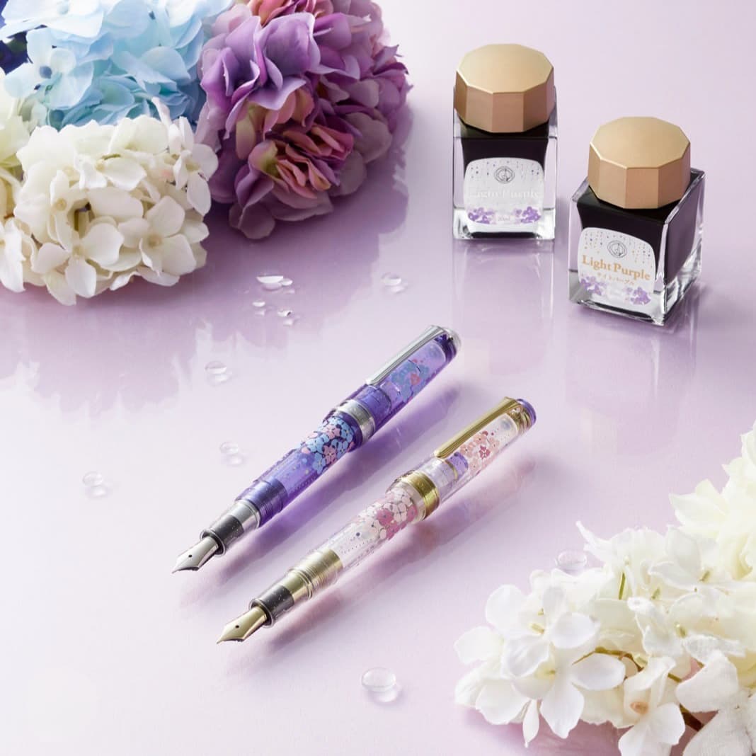 Limited Edition Ancora Hydrangea 14K Gold Sailor Medium Fountain Pen & Colored Ink Gift Set