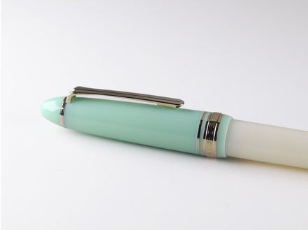 Sailor x Tsutaya "On Your Birthday" Season 3 Limited Edition - Medium Fountain Pen with 14K Gold Nib and Low-Center-of-Gravity Grip