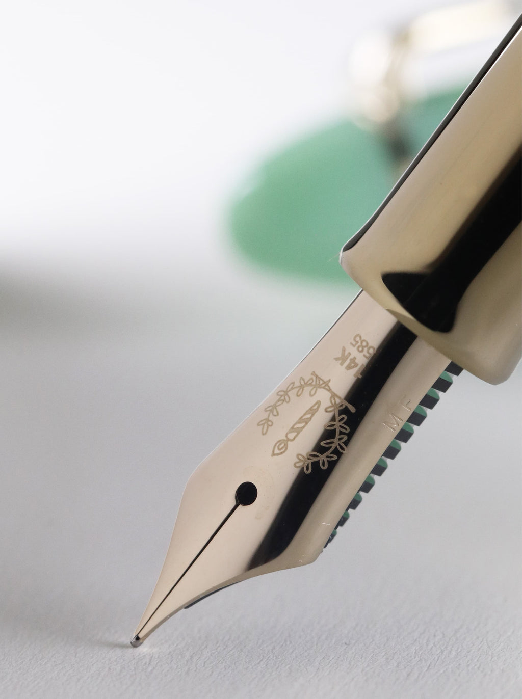 Sailor x Tsutaya "On Your Birthday" Season 3 Limited Edition - Medium Fountain Pen with 14K Gold Nib and Low-Center-of-Gravity Grip