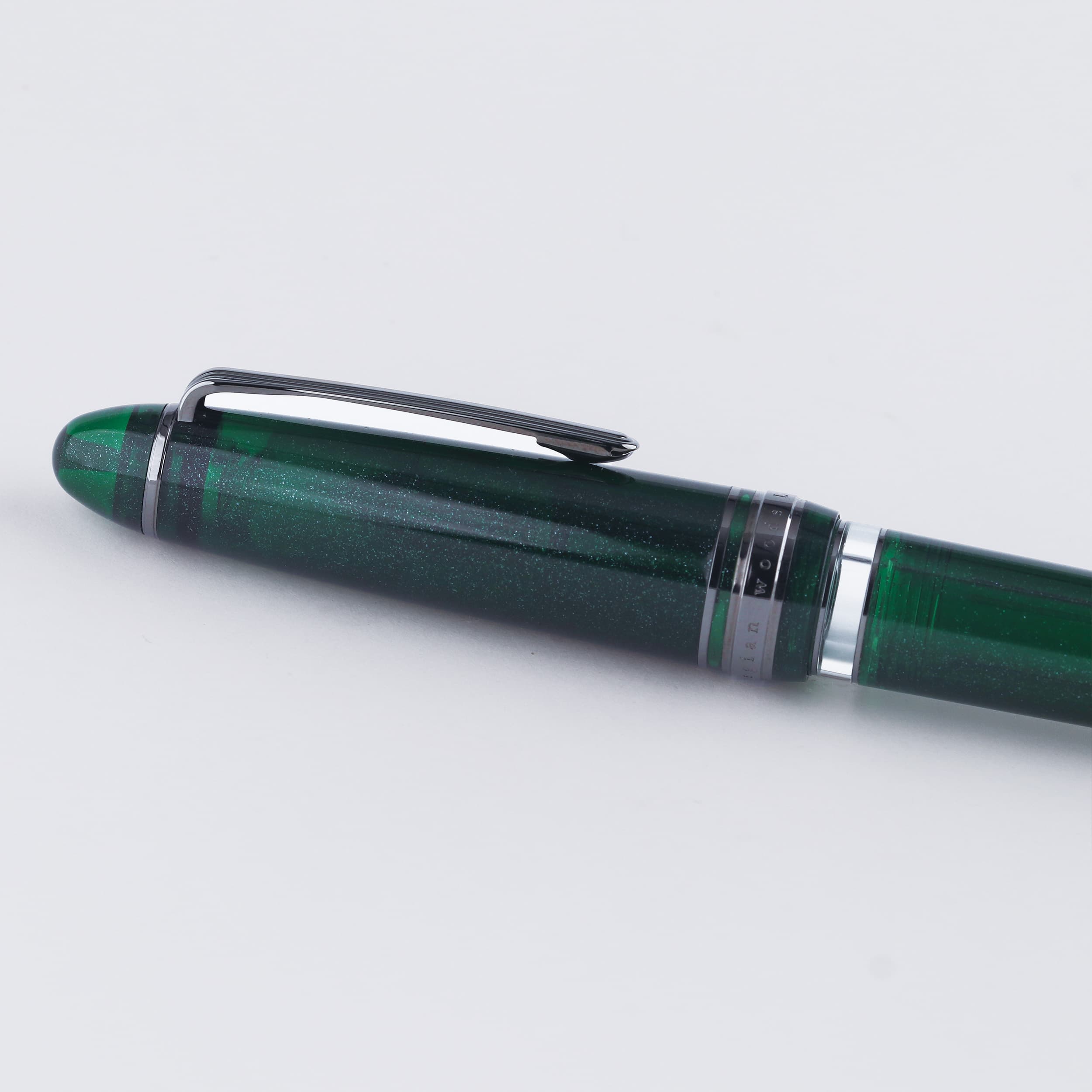 BUNGUBOX Original Large Fountain Pen Norwegian Wood 18K Gold Low Center of Gravity Section