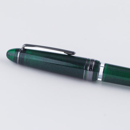 BUNGUBOX Original Large Fountain Pen Norwegian Wood 18K Gold Low Center of Gravity Section