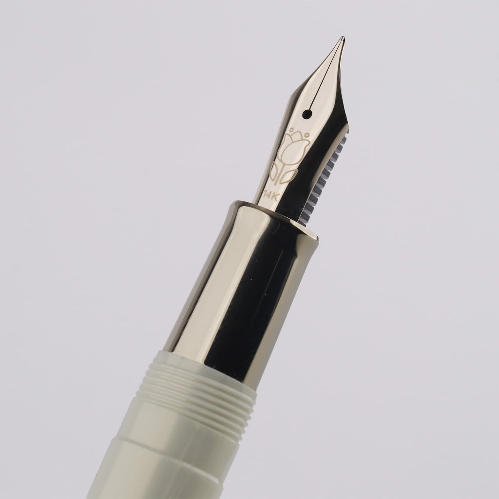 BUNGUBOX Limited Edition Thumbelina 14K Gold Low Center of Gravity Section Short Fountain Pen