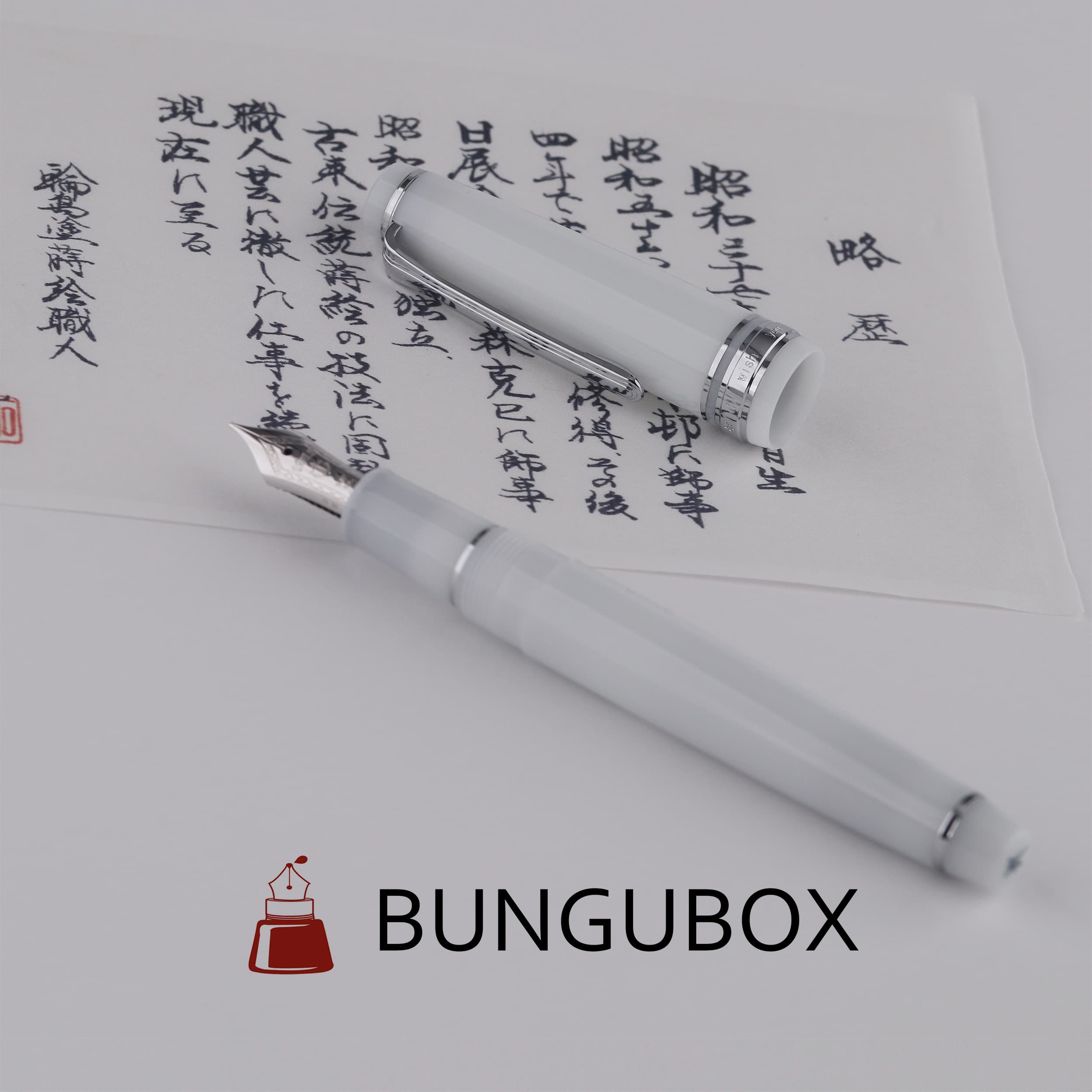 BUNGUBOX Limited Edition First Love 14K Gold Mother-of-Pearl Crown Sailor Standard Model Fountain Pen