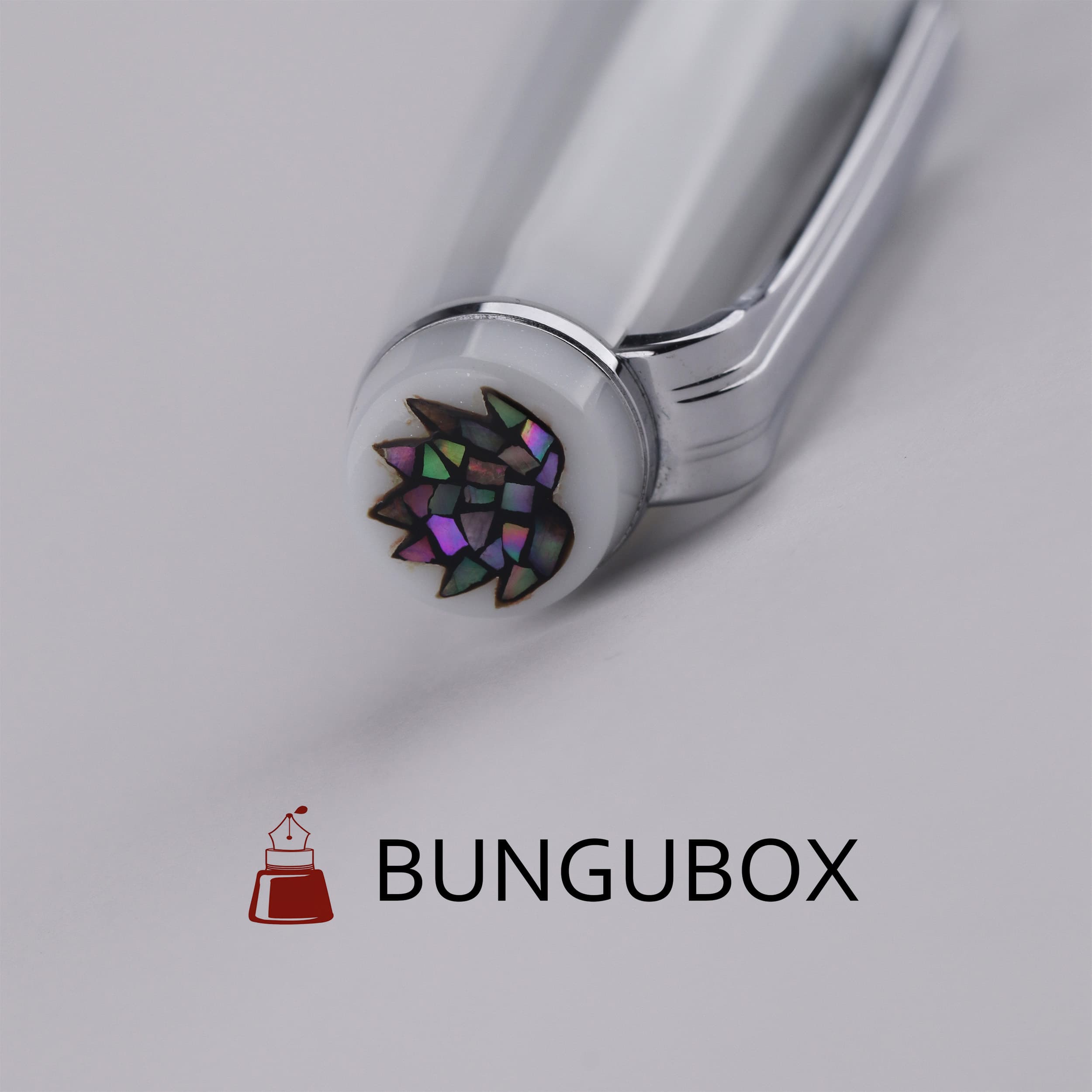 BUNGUBOX Limited Edition First Love 14K Gold Mother-of-Pearl Crown Sailor Standard Model Fountain Pen