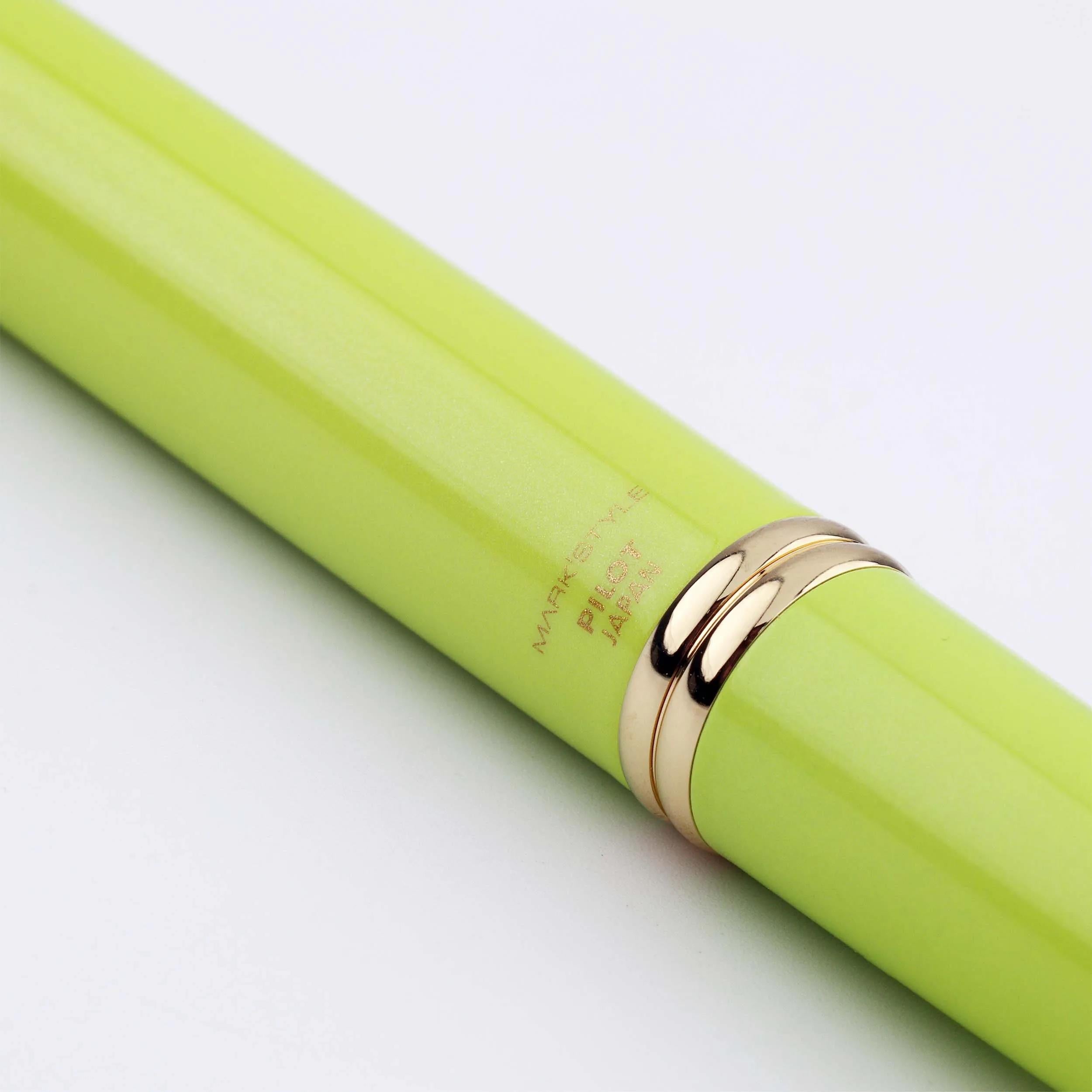 Azabu Store Exclusive 2024 2nd Edition Lemon Yellow 18K Gold Pilot Retractable Fountain Pen