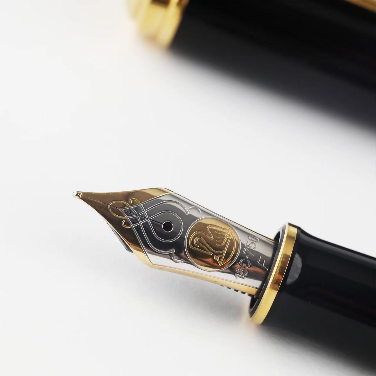 Pelikan M800 Green Striped 18K Gold Fountain Pen