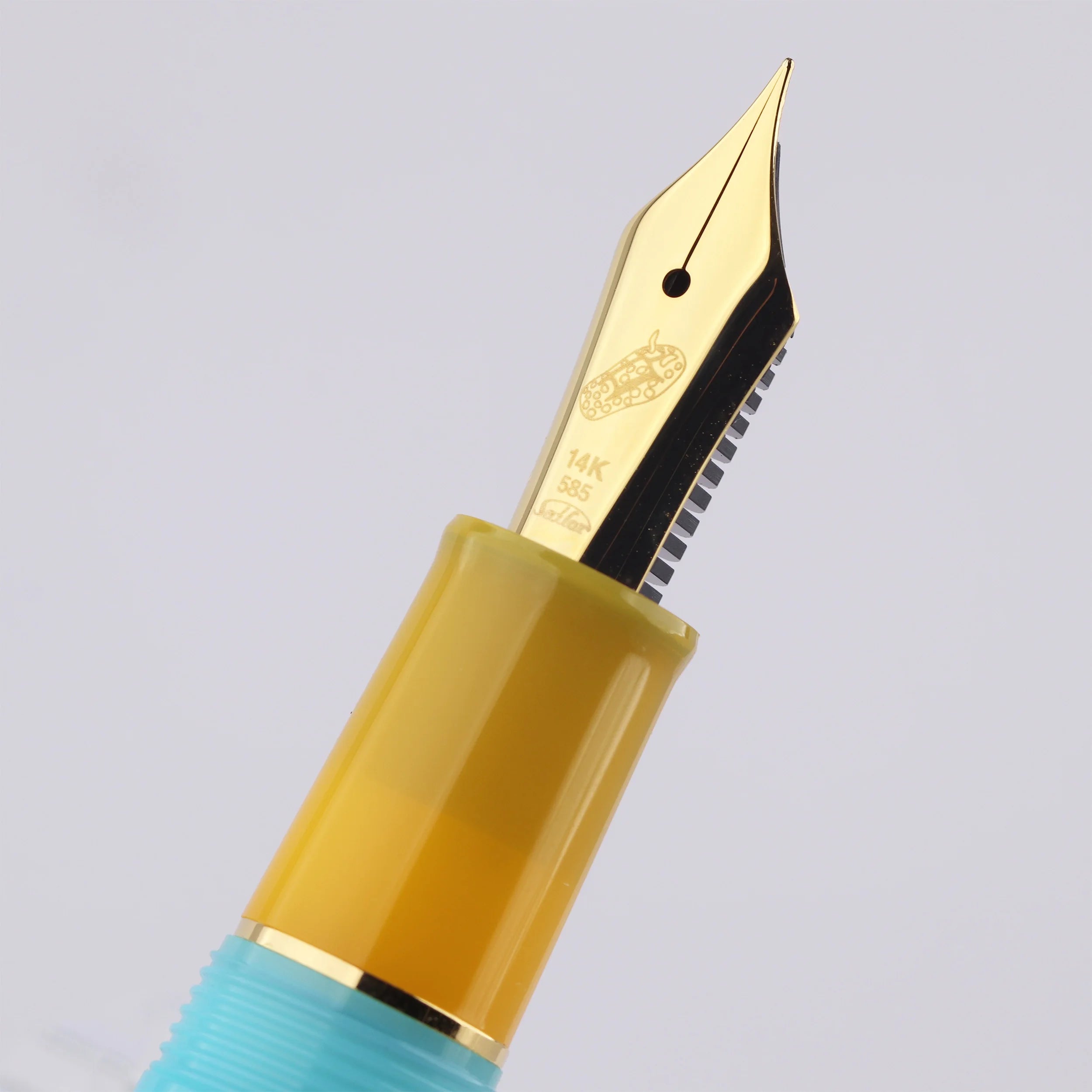 Kingdom Note Limited Edition x Sailor Sea Rabbit Blue 14K Gold Nib Short Fountain Pen
