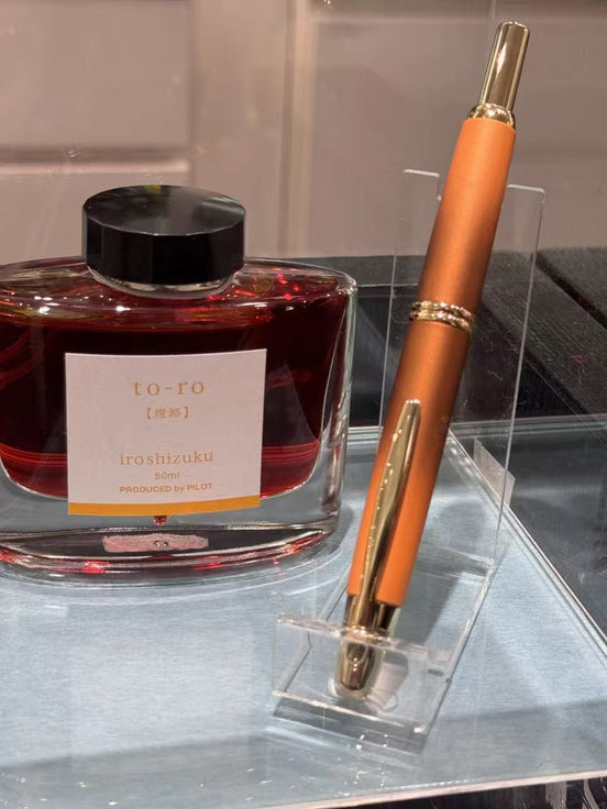 Pilot 2025 Limited Edition Capless Apricot 18K Gold Retractable Fountain Pen Gift Set with Iroshizuku Ink